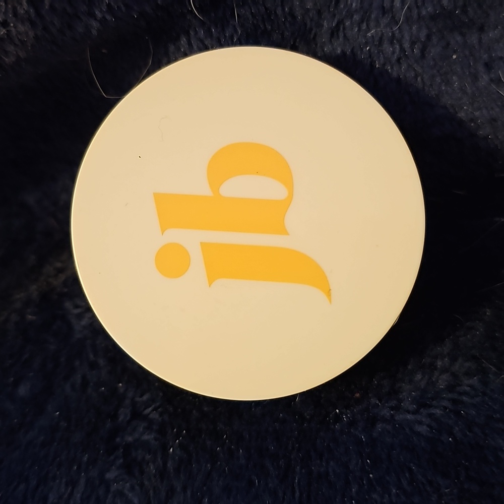 Jecca blac gold touch shimmer finish